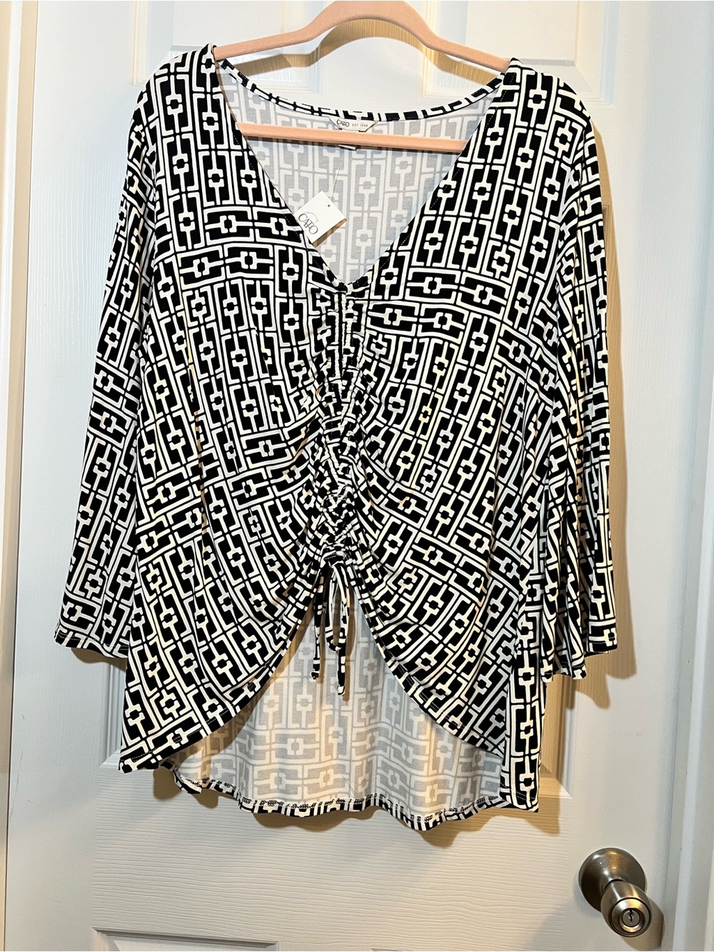 🦋 NWT Cato Black & White Geometric Ruched V-Neck Tunic size large